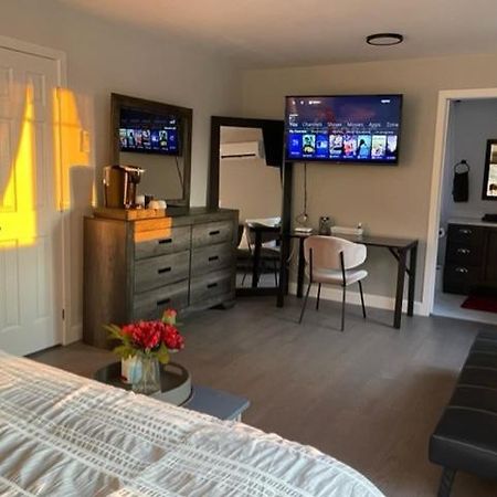 Sunsets At The Oasis Pension Greater Napanee Buitenkant foto